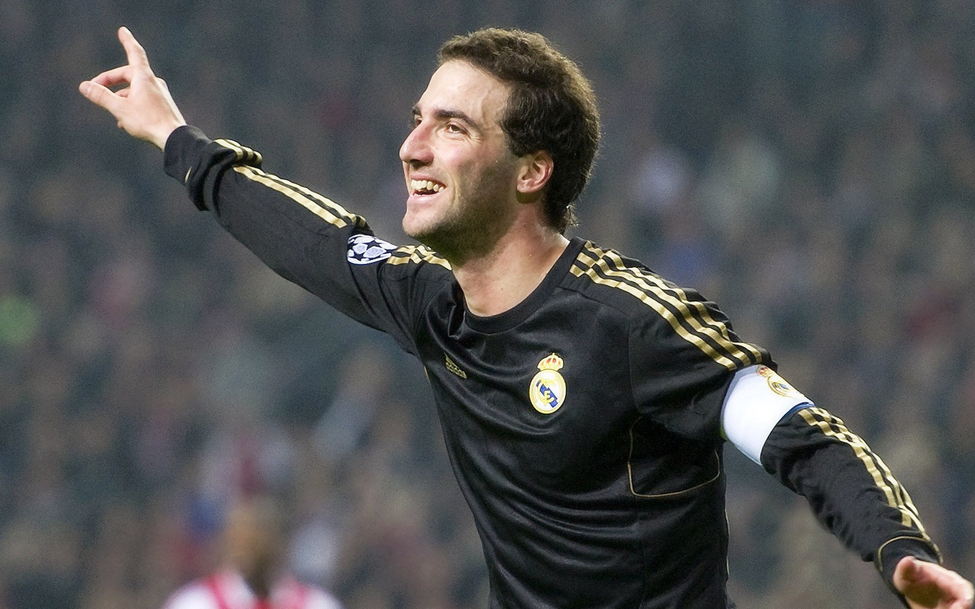 巴萨再次遭遇伤病打击，加西亚鼻骨骨折，防线形势堪忧，巴萨后卫加西亚