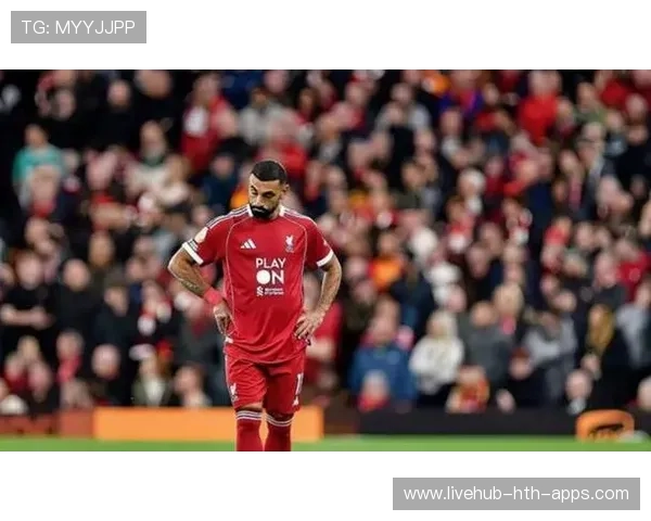 范戴克底线拦截对方边锋传中并顺势解围